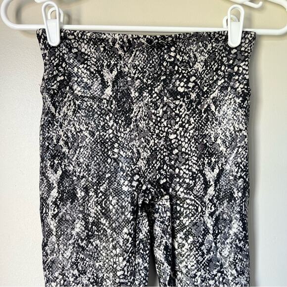 Spanx Women’s Snakeskin Printed Full Length Shapewear Leggings Size Small - Picture 2 of 5